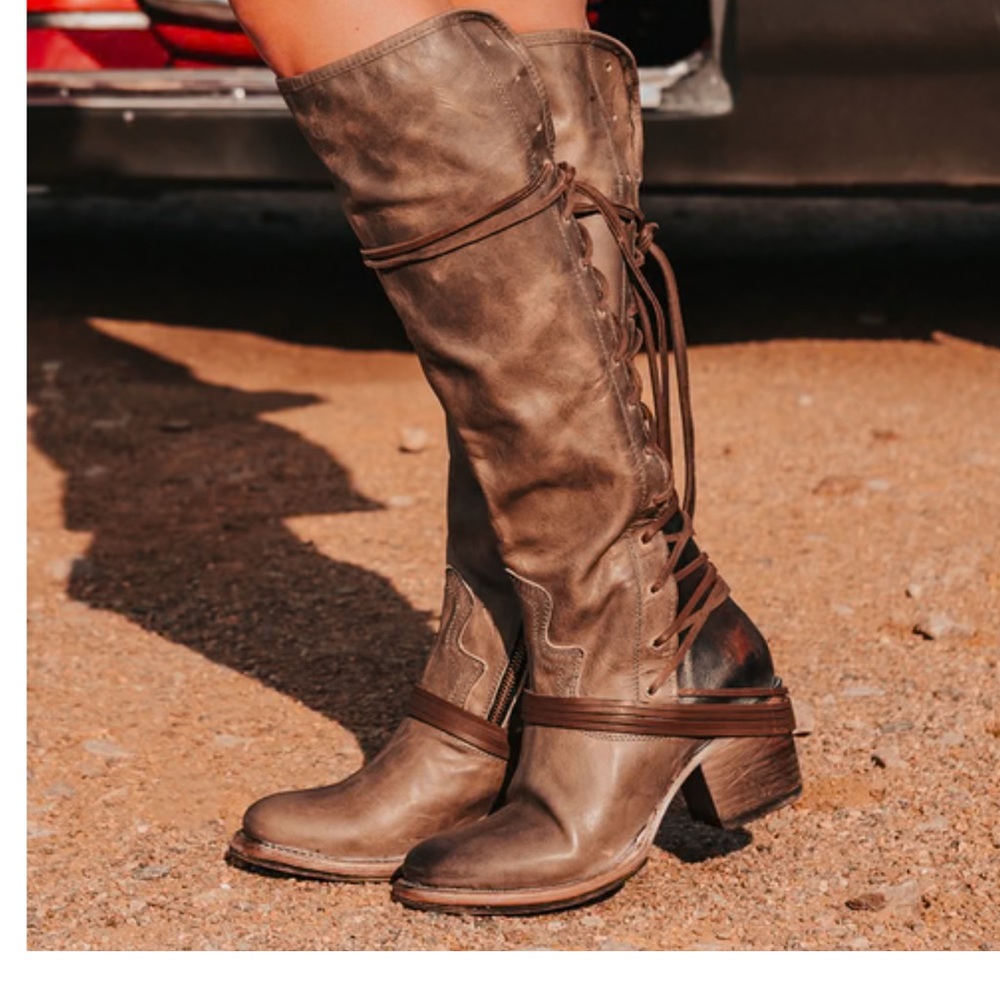 Freebird COAL Leather boot- Color: Stone Size: 7 Open to offers! Worn 2 …